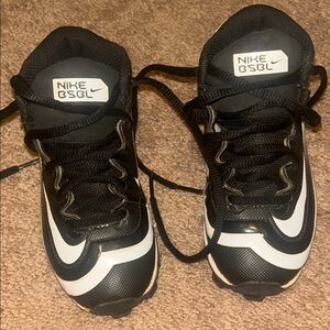 OFFERS OPEN! Nike Huarache size 10 Baseball Tball Cleats Kids Black and White